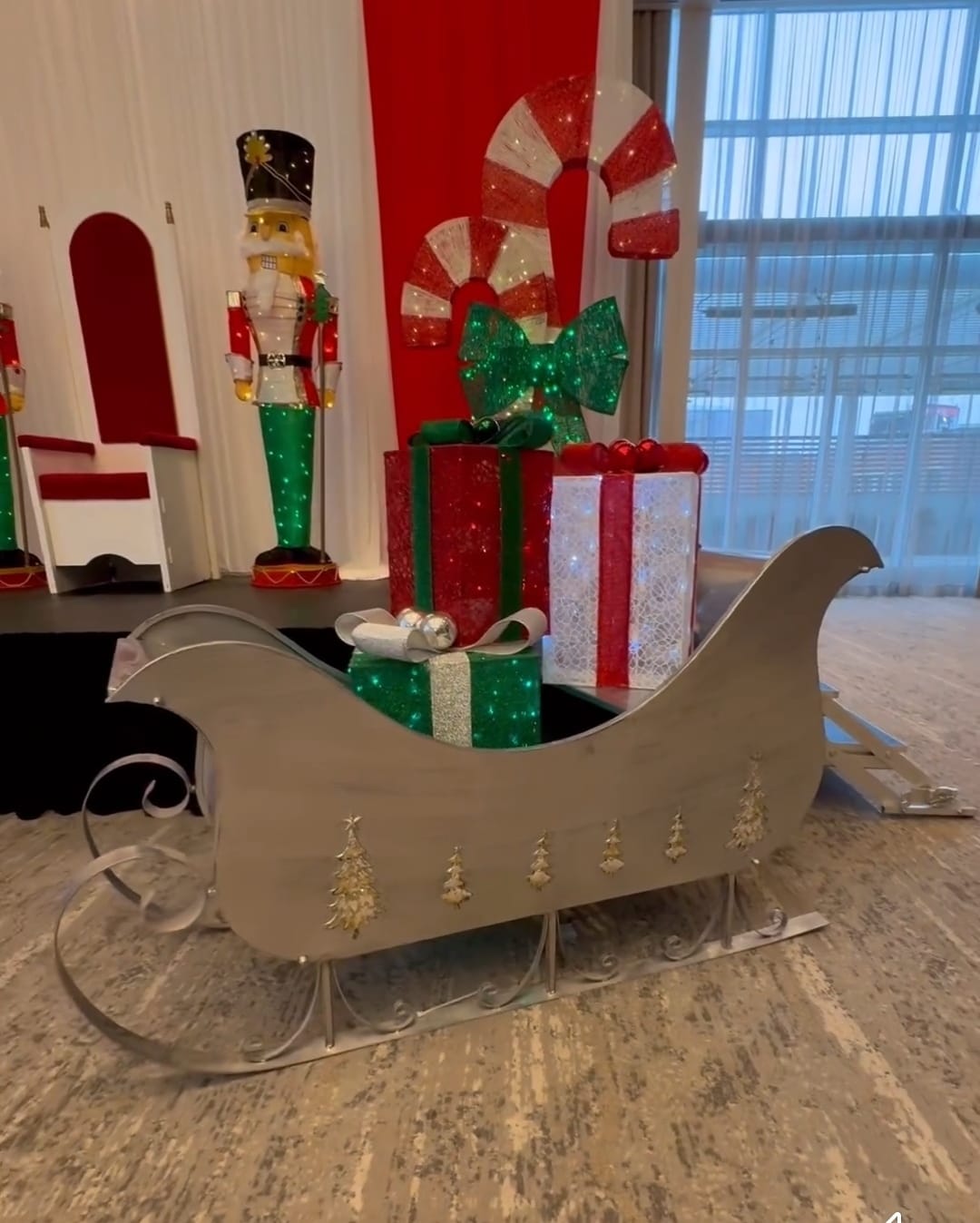 Location de décor de Noël pour centre commercial ou entreprise à Montréal